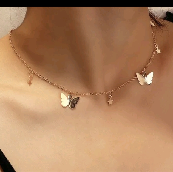 NWT Stunning butterfly necklace - Picture 3 of 3